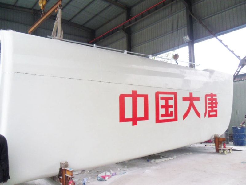 Wind turbine guide cover