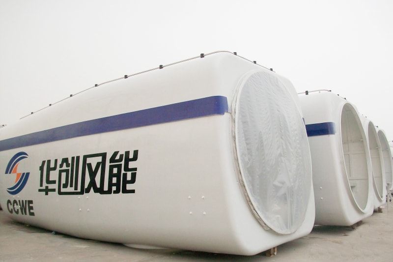 Wind turbine guide cover